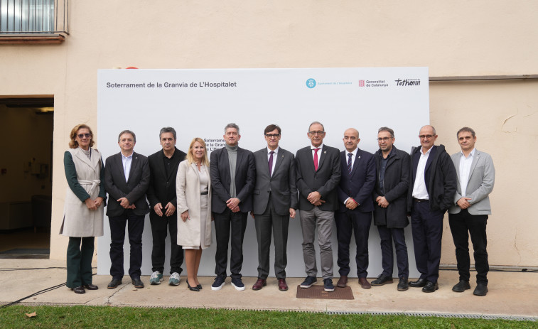 El President Illa i l'alcalde de l'Hospitalet David Quirós signen l'acord de finançament del soterrament de la Gran Via