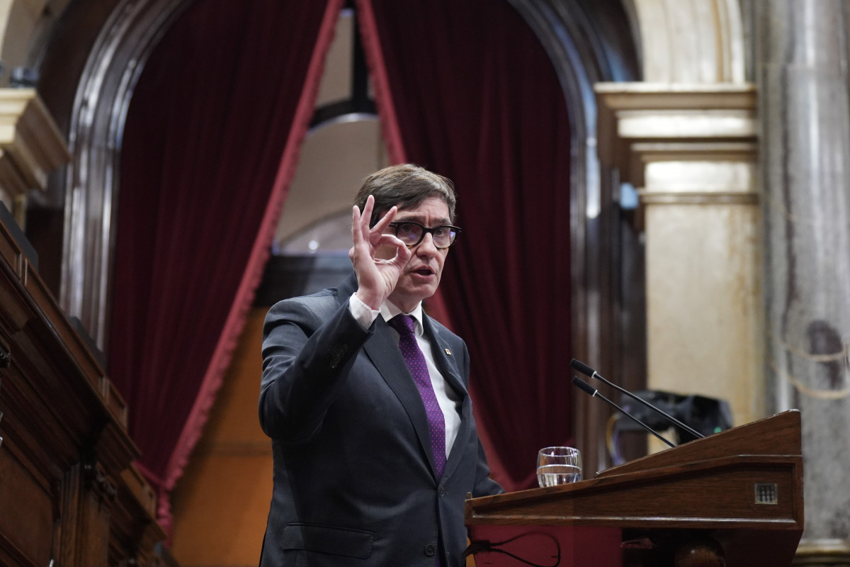 EuropaPress 7175180 president generalitat salvador illa interviene sesion control govern