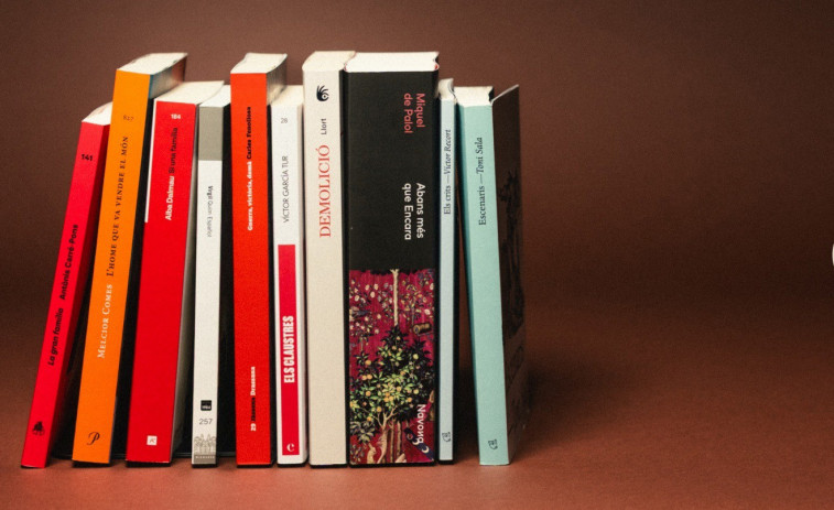 Òmnium selecciona 10 obres per al premi a la Millor Novel·la de l'Any