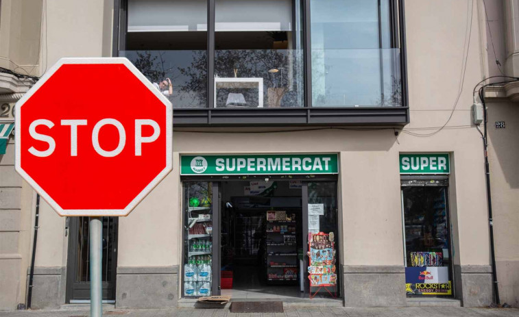 Barcelona frena l'expansió de supermercats 24 hores: aprovat un pla per limitar la seva obertura