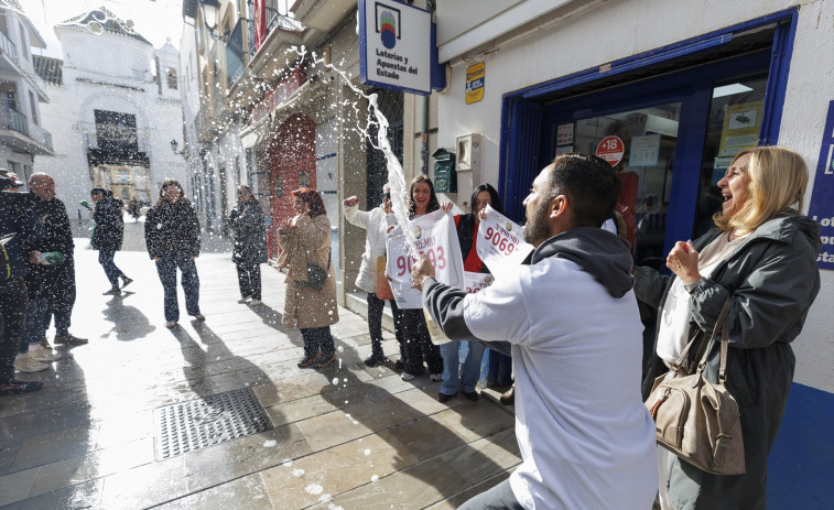 Escorxar ampolles o els focs artificials: aquests són els principals riscos per als teus ulls per Nadal