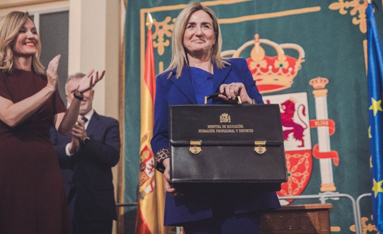 Pilar Alegria lliura la cartera ministerial  a Milagros Tolón