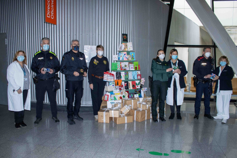 Guàrdia Civil, Policia, Mossos i policies locals reparteixen regals a nens ingressats a Tarragona