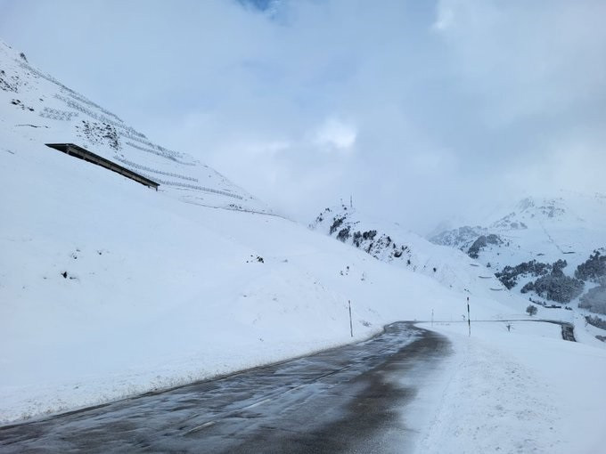 La neu a Catalunya paralitza múltiples carreteres i obliga a extremar precaucions a Lleida, Girona i Barcelona