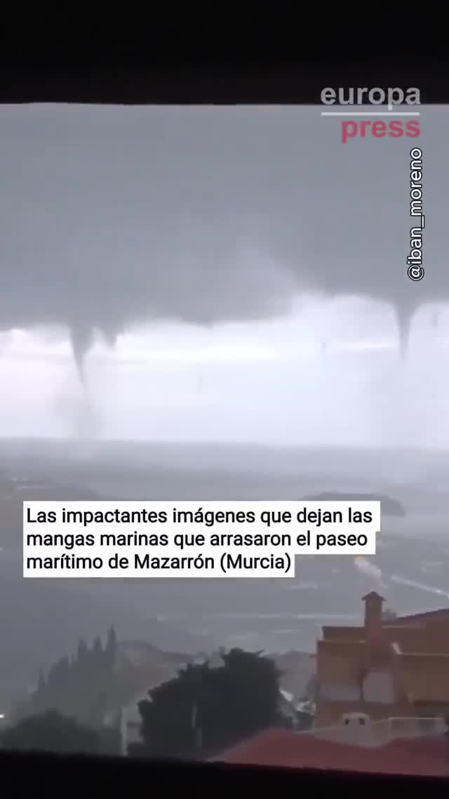 Vídeo: La fúria de la màniga marina a Mazarrón deixa una imatges impressionants