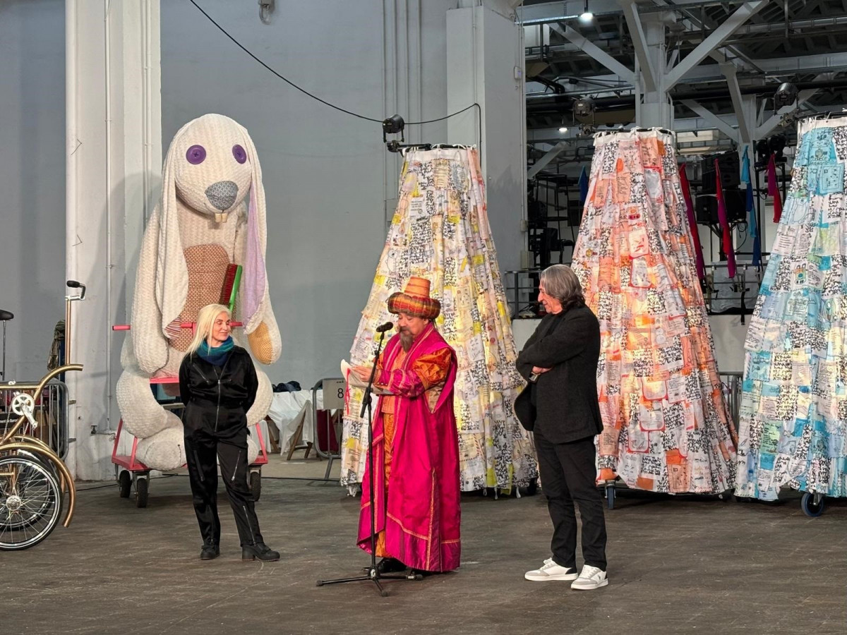 EuropaPress 7193559 paje gregori junto concejal xavier marce directora cabalgata barbarana pons