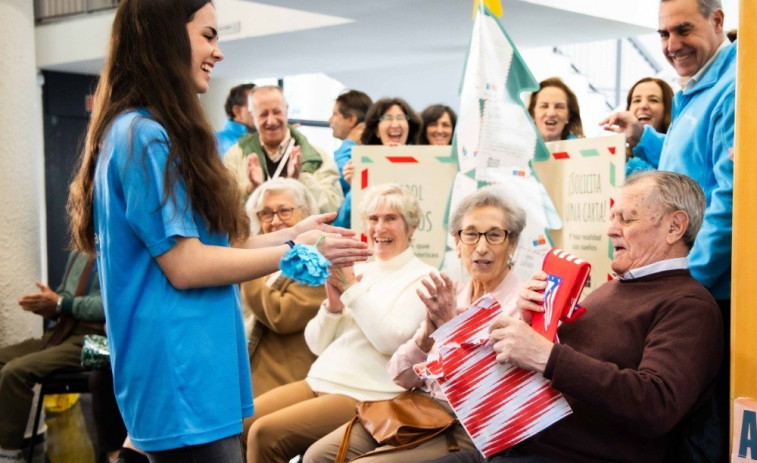 CaixaBank reparteix 35.000 regals a nens en risc de vulnerabilitat i persones grans