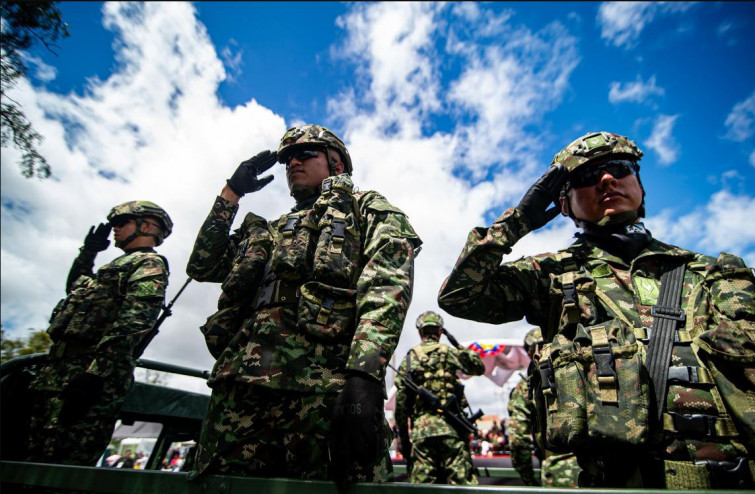 Un avió militar colombià s'estavella amb 110 soldats a bord
