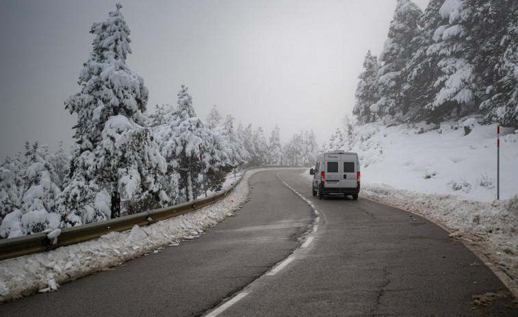 Les Nevades quallen a Catalunya i les Cavalcades de Reyes segueixen endavant amb precaucions