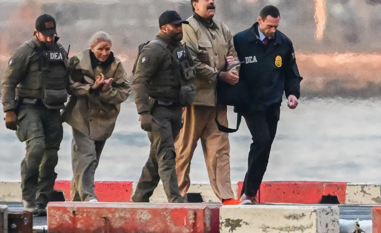 Els EUA publica noves fotografies de Maduro i la seva dona sent traslladats al tribunal de Nova York