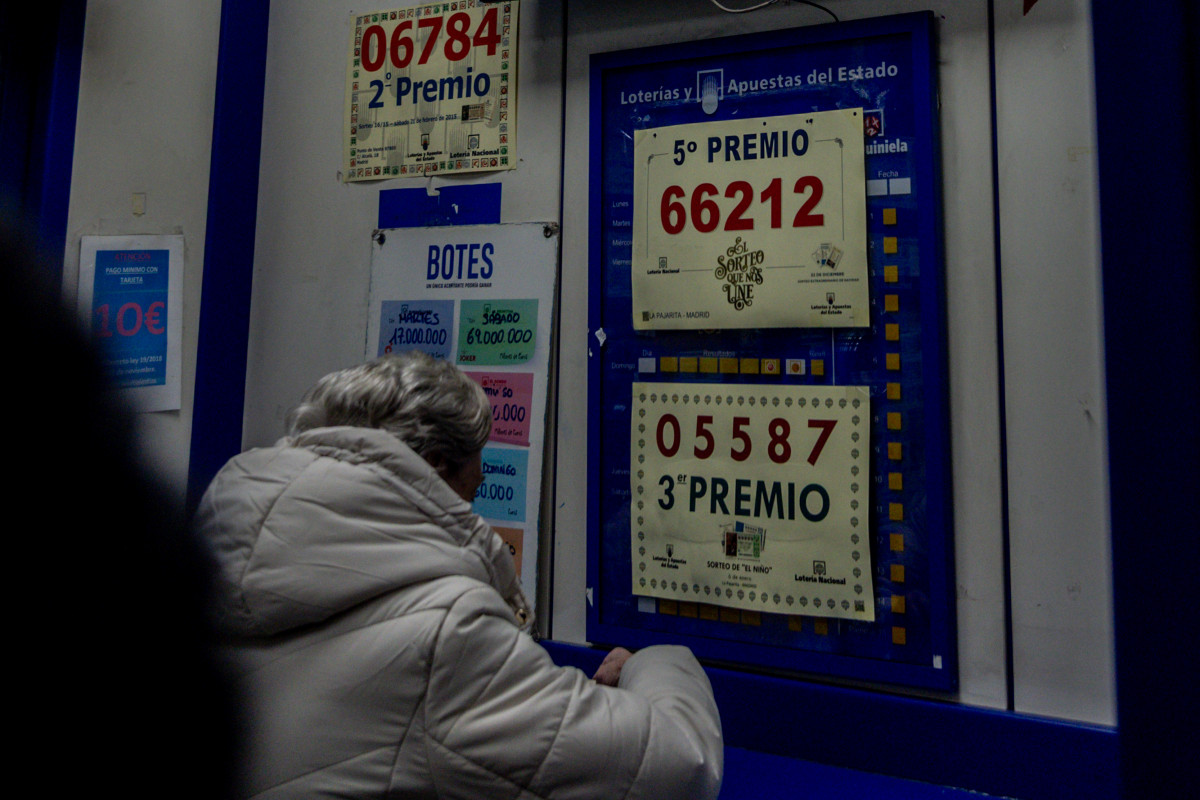 EuropaPress 7190189 gente comprando loteria sorteo extraordinario nino 29 diciembre 2029 madrid