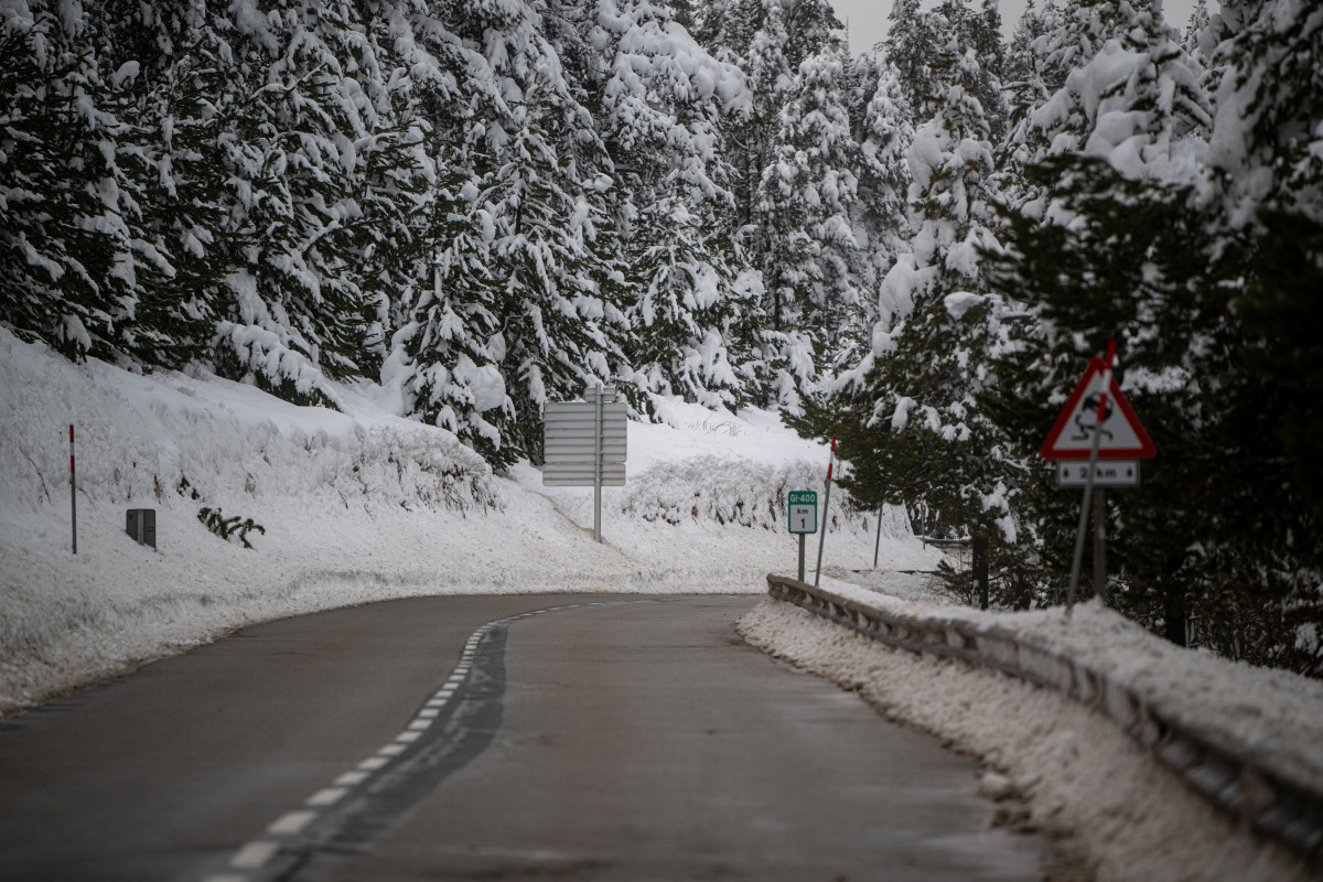 Puerto de montaña La Collada de Toses durante el temporal de nieve en Girona el 28 de diciembre