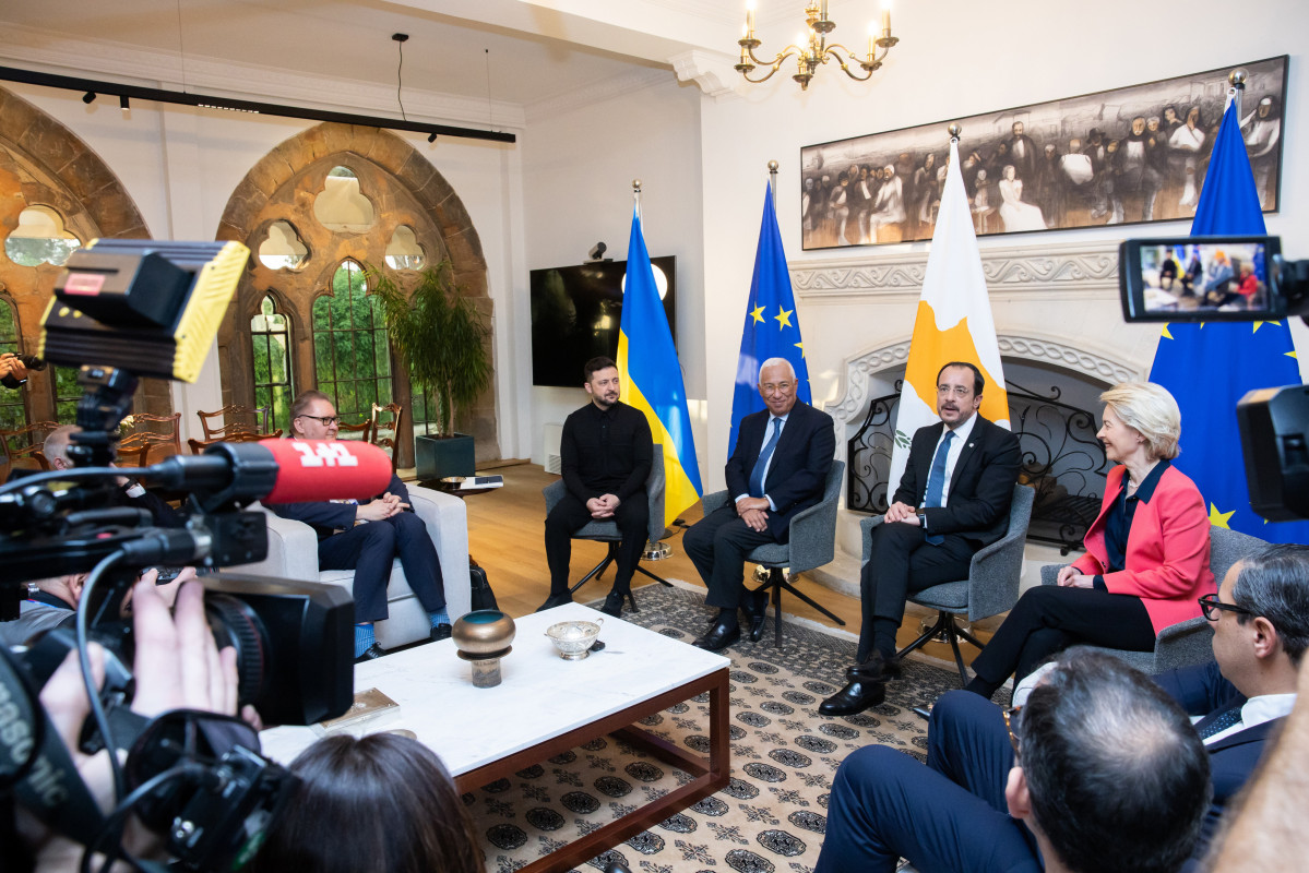 EuropaPress 7202685 handout 07 january 2026 cyprus nicosia l r ukrainian president volodymyr