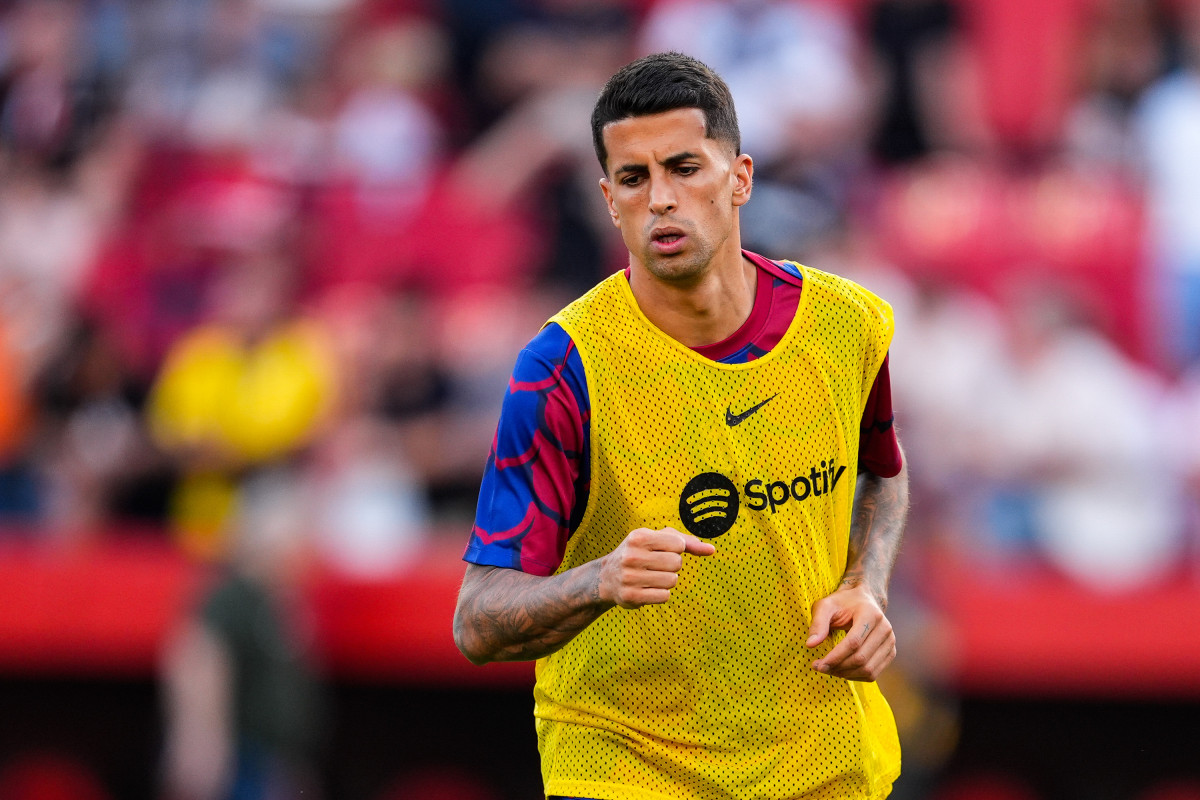 EuropaPress 5988707 joao cancelo of fc barcelona warms up during the spanish league laliga ea