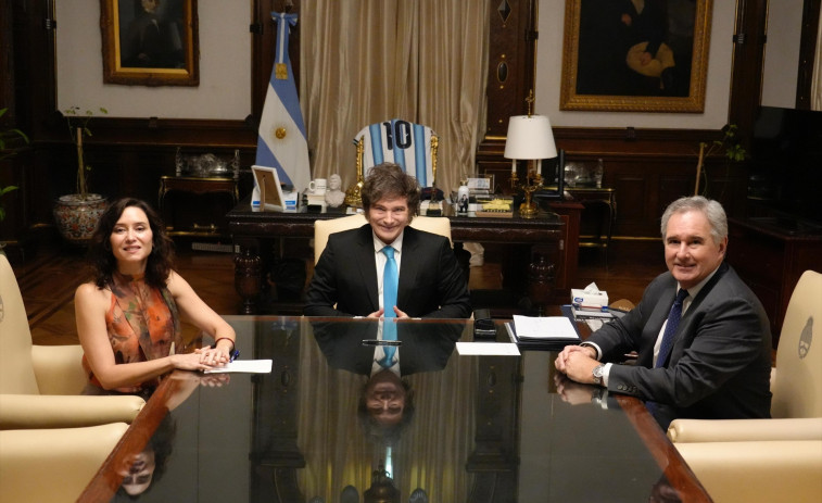 Ayuso eclipsa una vegada més Feijóo amb una trobada polèmica amb Milei a Buenos Aires