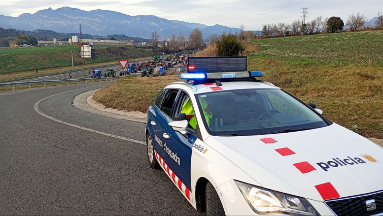 El camp català manté els talls contra l'acord amb Mercosur col·lapsant les vies catalanes
