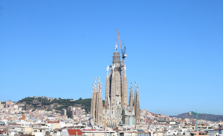 La Sagrada Família acaba la instal·lació dels quatre braços horitzontals a la torre de Jesucrist
