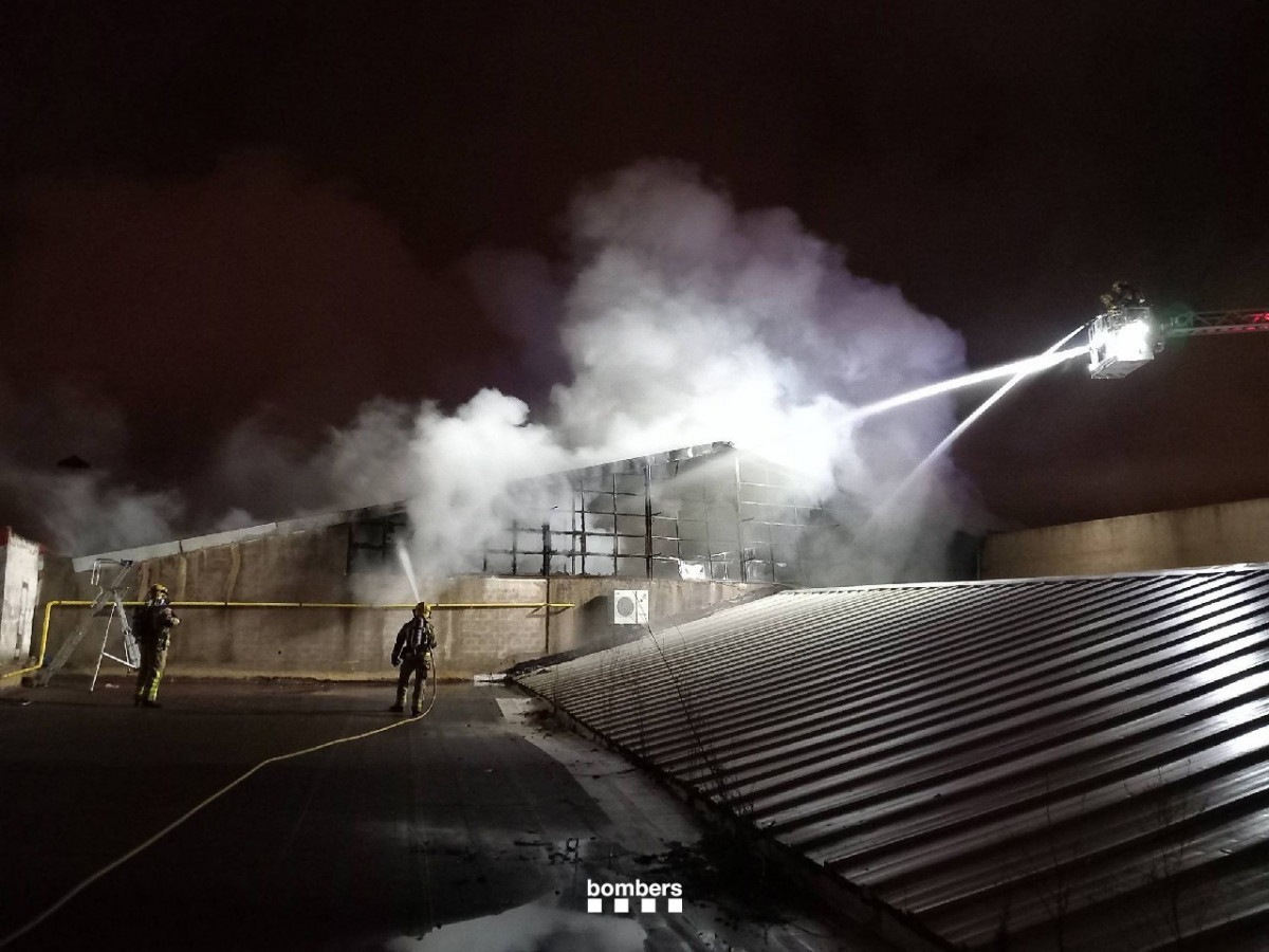 Incendio de una nave en Reus