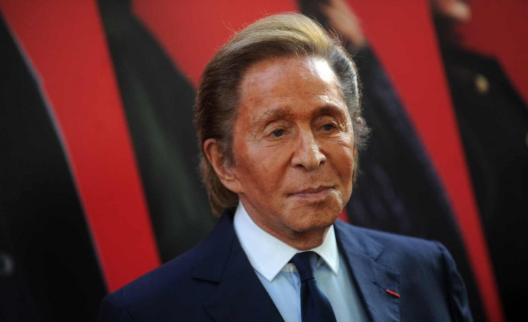 Mor Valentino, el dissenyador que va convertir el vermell en una icona mundial de la moda