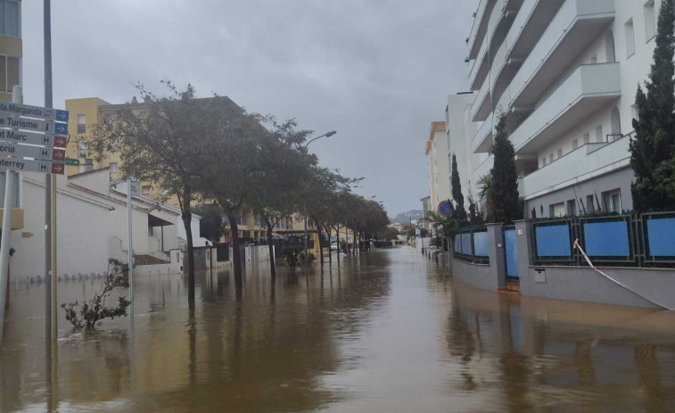 VÍDEO | Roses, al límit: el temporal deixa totalment inundats els carrers de Santa Margarida