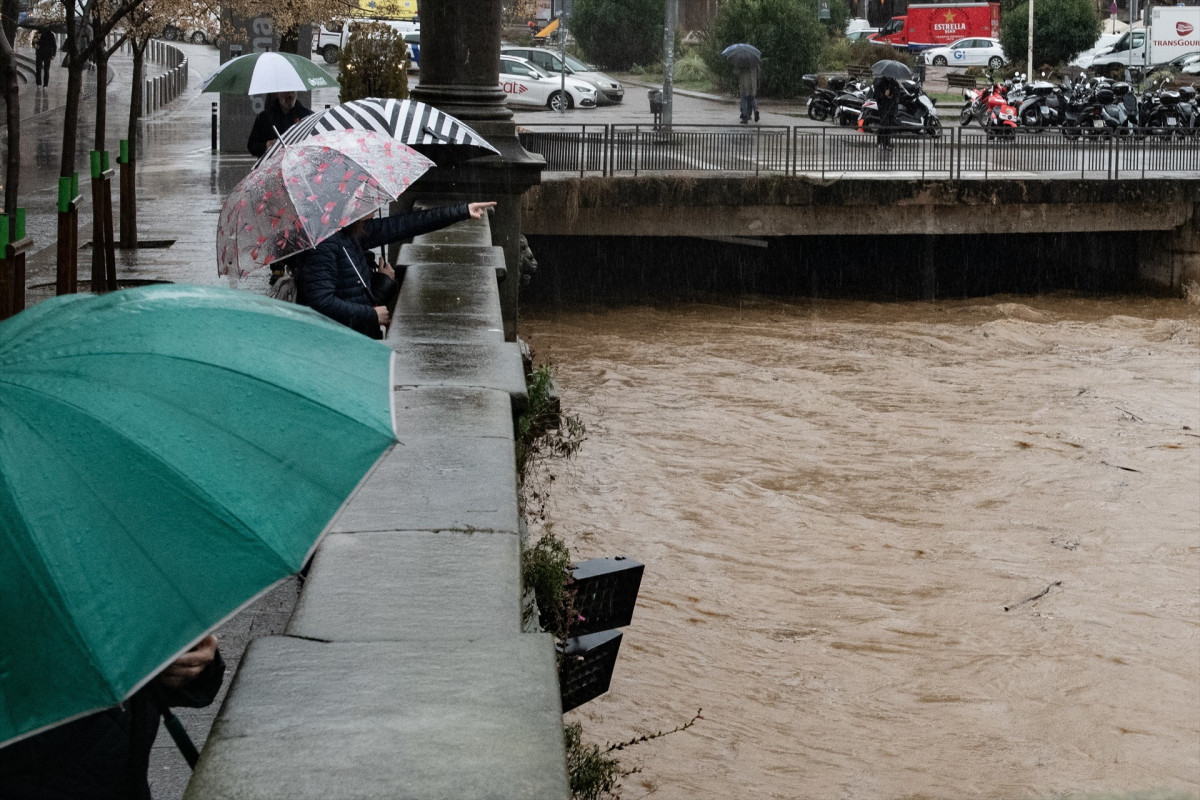 EuropaPress 7231206 rio onyar paso girona temporal lluvias inundaciones afectan martes capital