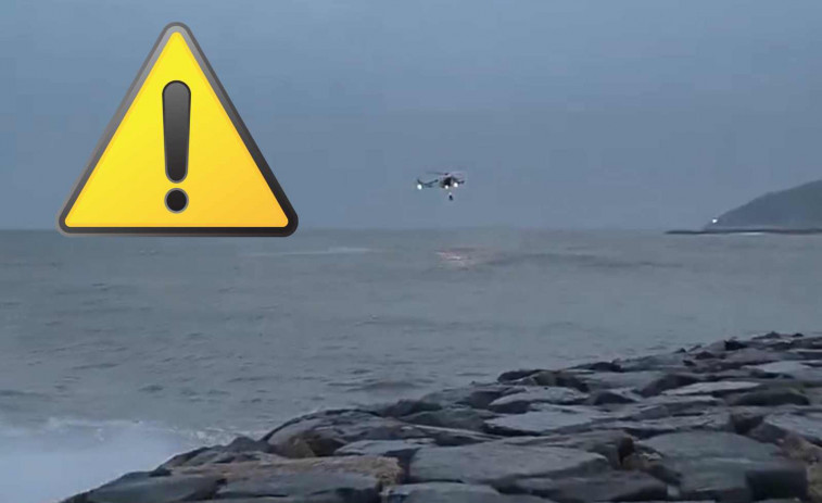 Windsurfista imprudent a Sitges: ignora els avisos i necessita ser rescatat ennmig del temporal