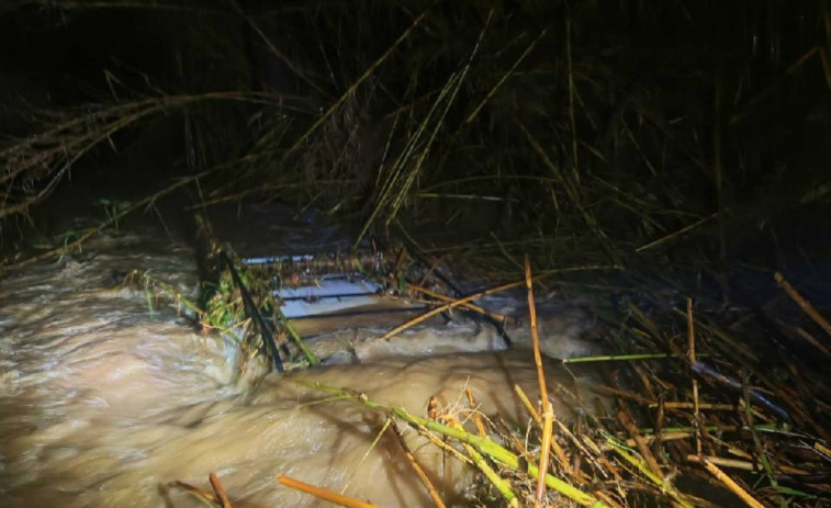 Troben el cotxe de l'home arrossegat pel riu a Palau-sator: màxima tensió a l'operatiu