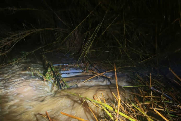 Troben el cotxe de l'home arrossegat pel riu a Palau-sator: màxima tensió a l'operatiu