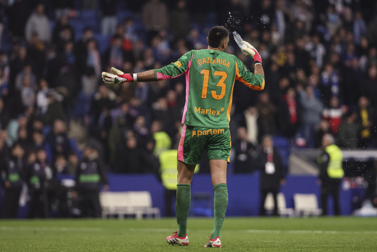 L'Espanyol, a un pas de jugar a porta tancada pel llençament d'una ampolla a Gazzaniga