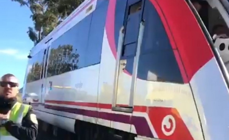 Nou accident ferroviari: un tren xoca amb una grua en Alums
