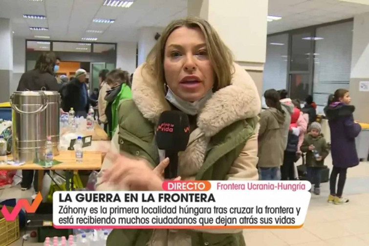 Polèmica per la fotografia d'una reportera d'Antena 3 posant al costat del tren descarrilat d'Adamuz