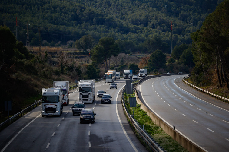 L'AP-7 a Martorell reobrirà avui dissabte a les 14.00 després de l'ensulsiada i el xoc d'un tren de Rodalies