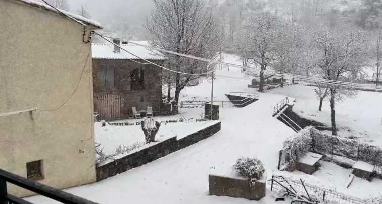 Vídeo: Protecció Civil activa un ES-Alert en cinc comarques de Catalunya per nevades i restriccions de mobilitat