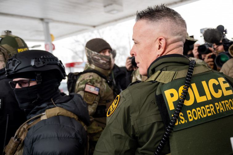 Un operatiu de l'ICE acaba amb la mort d'un home armat a Minneapolis, deslligant protestes