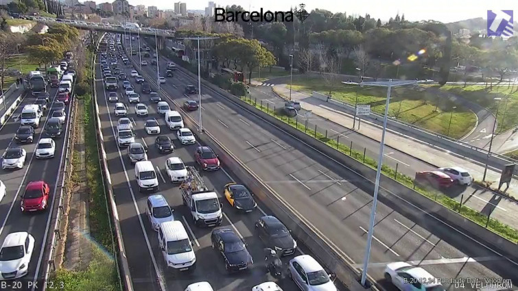 Matí molt complicat a les carreteres de Barcelona pel caos de Rodalies