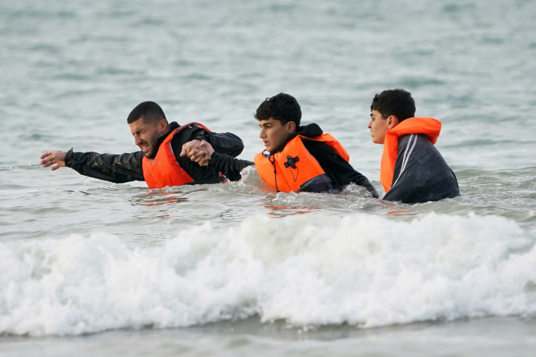 Viure sense por: la regularització a Espanya que treu milers de persones de l'ombra