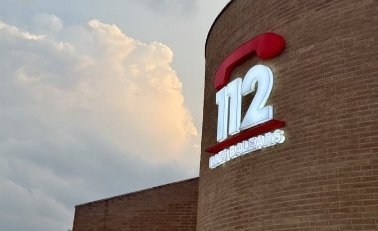 Un home mor després que una gran roca caigués sobre el seu habitatge mentre dormia a Menorca