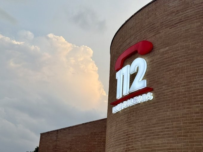 Un home mor després que una gran roca caigués sobre el seu habitatge mentre dormia a Menorca