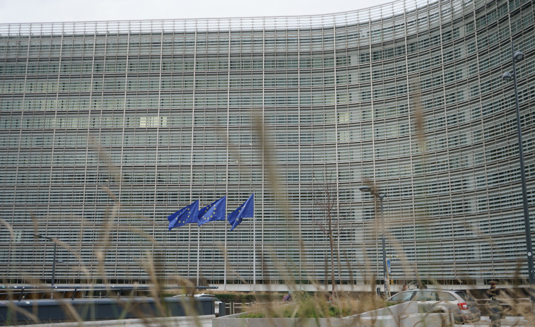 França prohibeix les xarxes als menors de 15: què prepara el Parlament Europeu amb el seu 