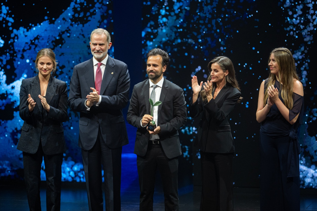 EuropaPress 6871093 reyes princesa leonor infanta sofia entregan premio princesa girona