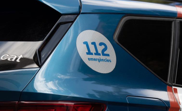 Caos a Barcelona: un cotxe robat acaba encastat contra un Telepizza després d'una persecució policial