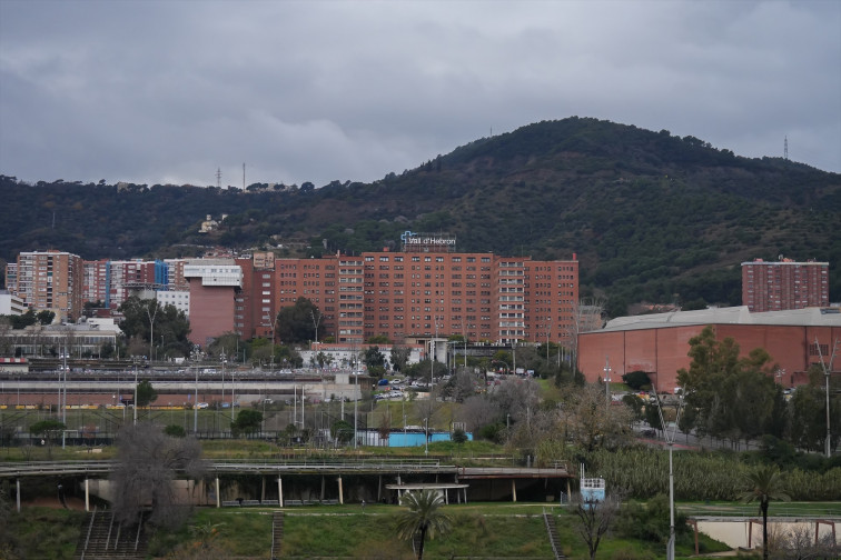 Illa surt de l'hospital caminant amb crosses i seguirà en hospitalització domiciliària