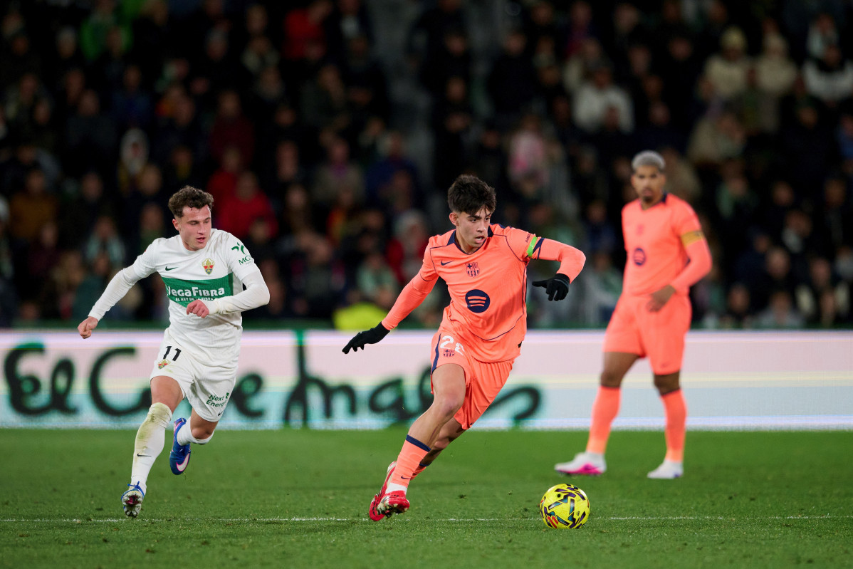 EuropaPress 7258397 marc bernal of fc barcelona runs with the ball during the spanish league