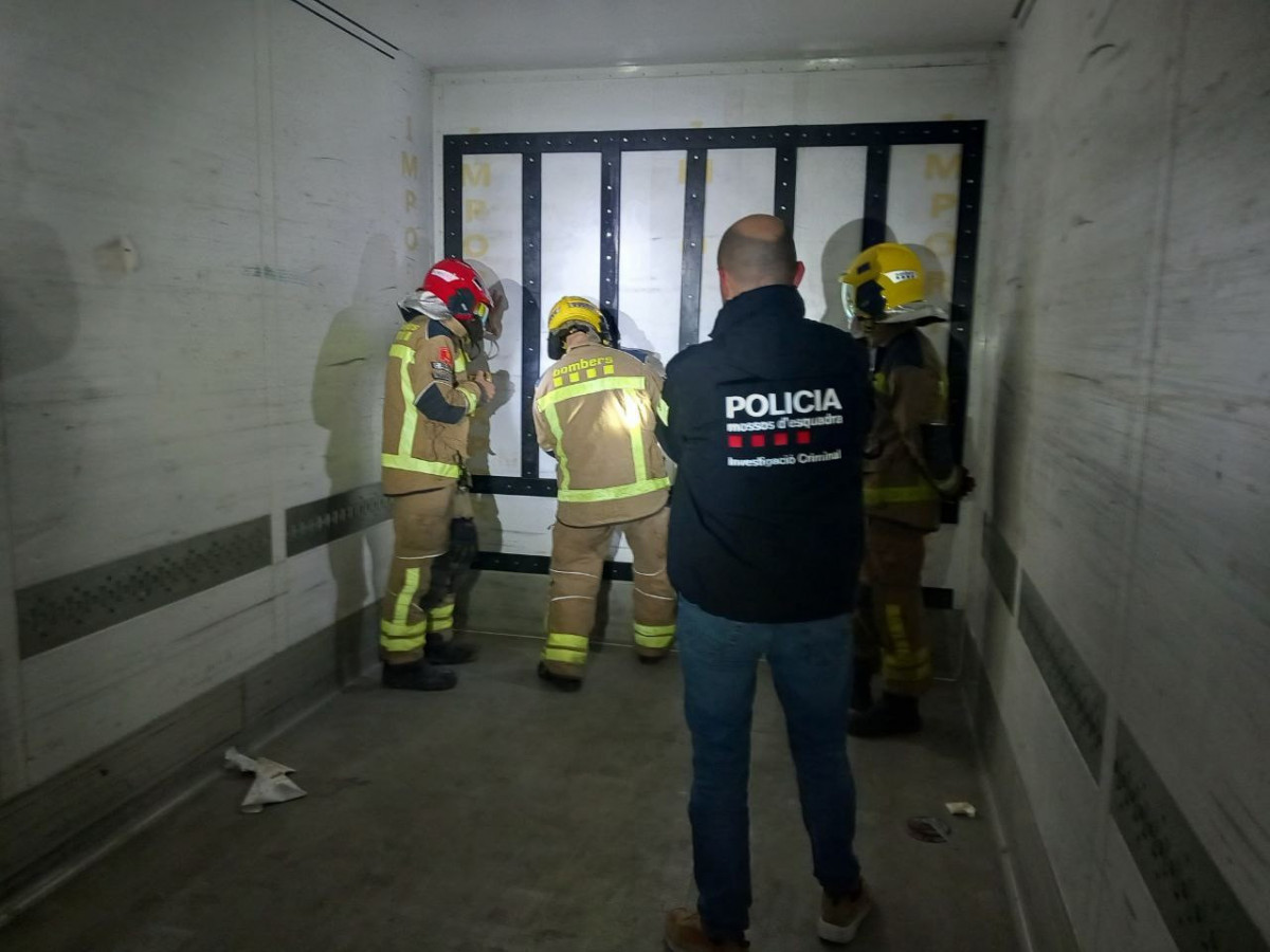 Los Mossos detienen a dos hombres en Tarragona con 60 kilos de marihuana ocultos en un camión