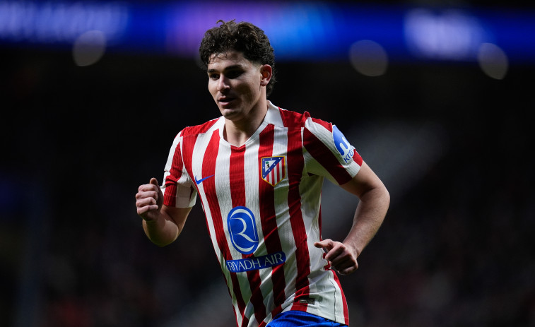 Julián Álvarez es deixa estimar pel Barça: una nova picada d'ullet, amb Pedri pel mig