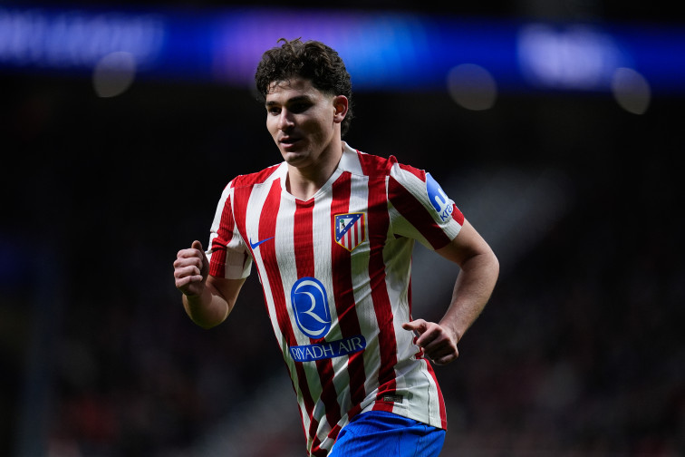 Julián Álvarez es deixa estimar pel Barça: una nova picada d'ullet, amb Pedri pel mig