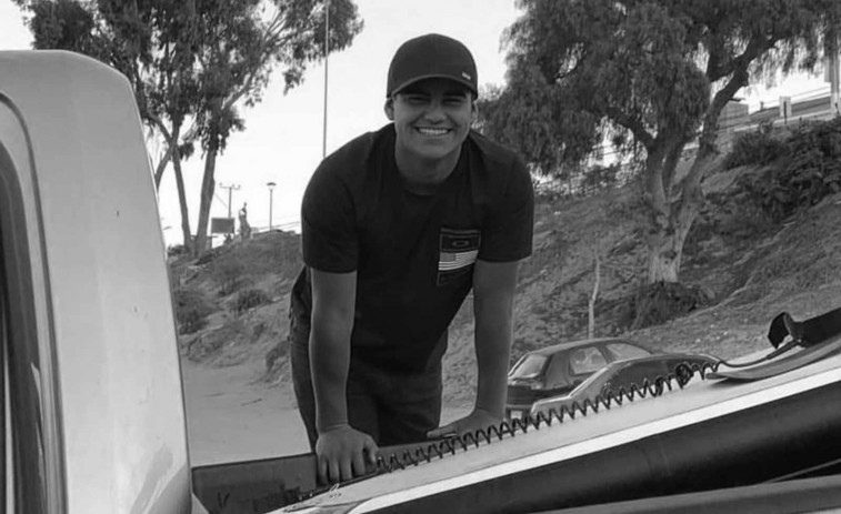 Mor als 24 anys el surfista Lucas Encina