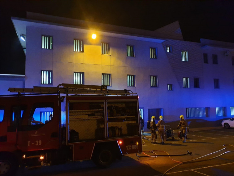 EuropaPress 2466034 bomberos zaragoza sofocan incendio centro menores juslibol