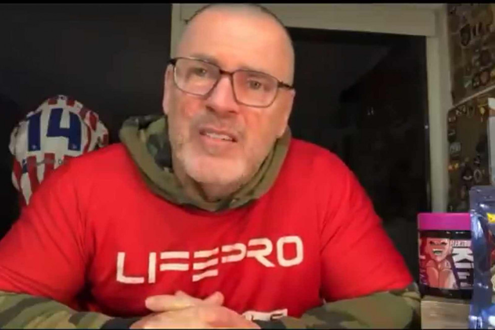 Daniel Esteve amenazando a Pablo Iglesias en un vídeo publicado en sus redes sociales