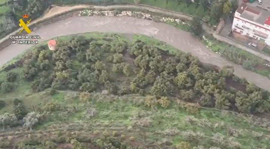 EuropaPress 7267435 busqueda aire mujer desaparecida sayalonga caer rio turvilla